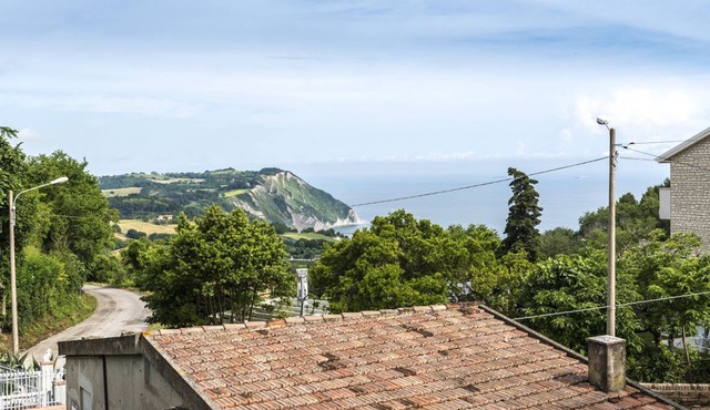 A28 - Poggio, large three-room apartment with porch in Poggio