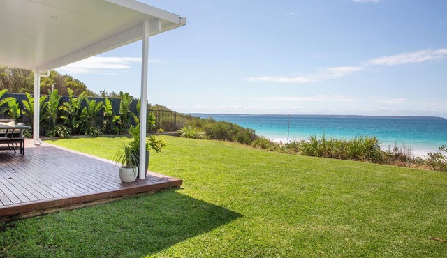Absolute Beachfront | Pet Friendly | Sleeps 13 in Callala Beach
