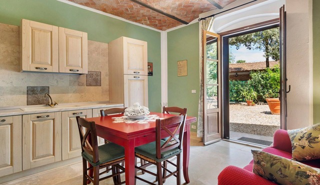 Agriturismo Santa Luce – 'Lavanda' Apartment with Shared Pool, Private Garden and Wi-Fi
