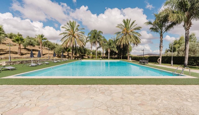 Agriturismo Ponte Calatrasi Room 'Relax 15' with shared pool, Wi-Fi and air conditioning