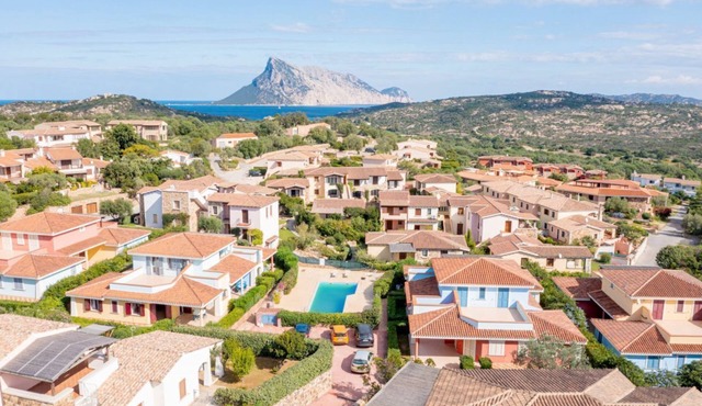 All have their own entrance and are located in four-family villas.Elegantly furnished, they have a small garden with furnished covered veranda or furnished covered terrace.Composed of living room with kitchenette and double sofa bed, bedroom with double