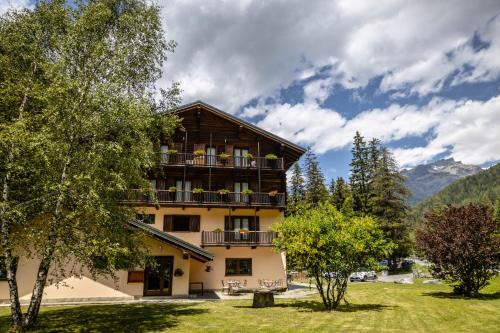 Alpine Forest Hotel & Restaurant in Champoluc