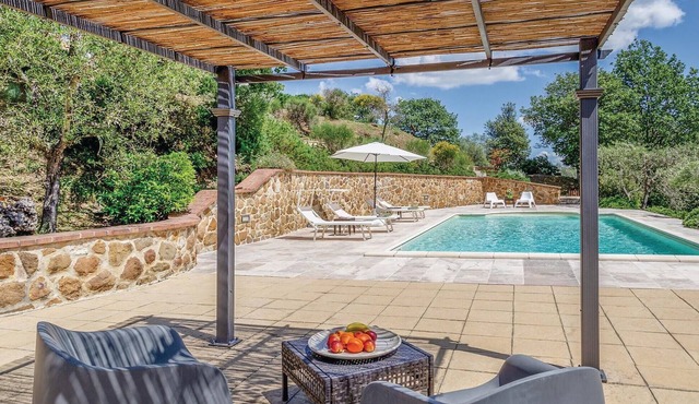 Amazing home in Farnetella-Sinalunga