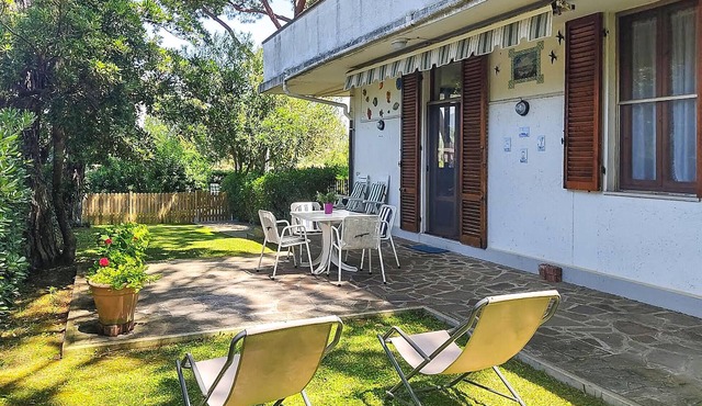Amazing apartment in Castiglione delle Pesc with WiFi