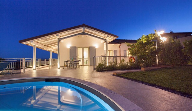 AMORE RENTALS - Villa Ambretta with Private Swimming Pool, Garden and Barbecue