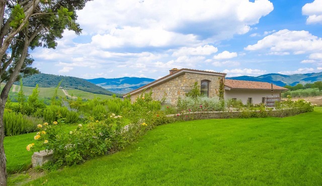 AMORE RENTALS - Villa Bacci with Indoor Heated Pool, Garden, Terraces and Parking
