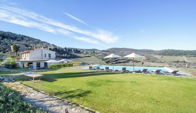 AMORE RENTALS - Villa Mia with Private Pool, Garden, Terraces and Parking