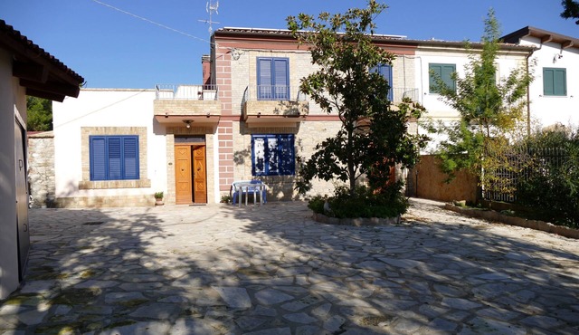 Ancient country house half an hour from the sea and one hour from Rome