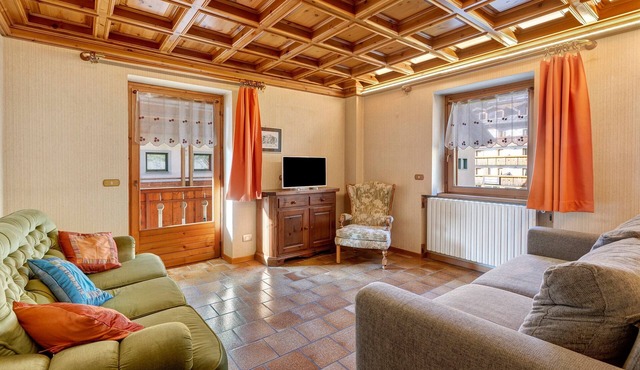 Apartment '3' with Mountain View, Shared Garden and Wi-Fi