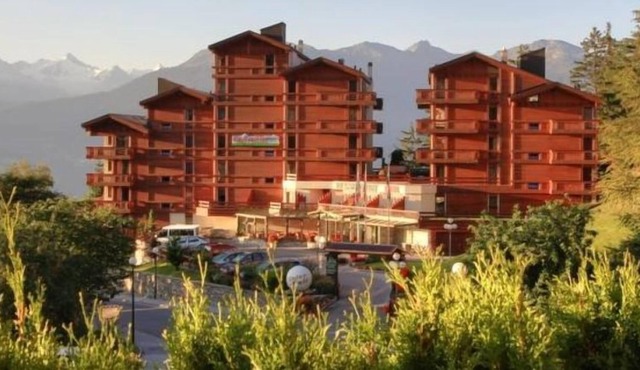 Apartment Appart-Hotel Helvetia Intergolf in Crans-Montana - 4 persons, 1 bedrooms