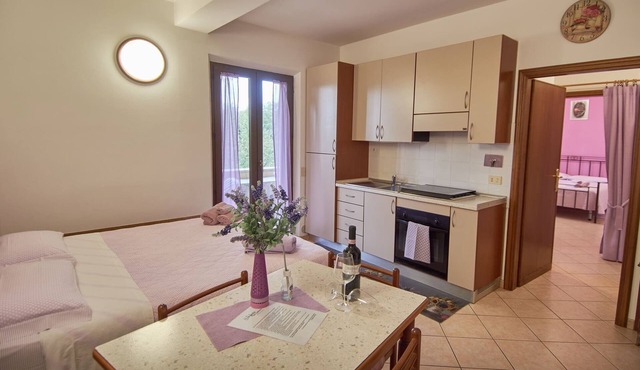 Apartment in the countryside outside Assisi with pool and parking