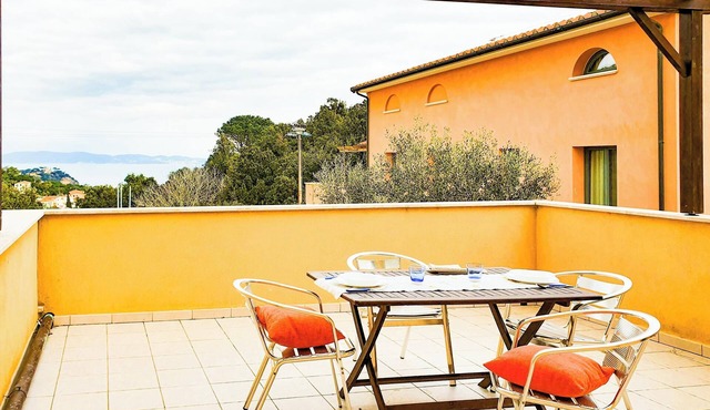 Apartment 'La Pergola al Cavo 13' with Sea View
