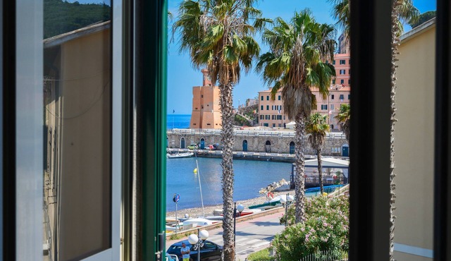 Apartment 'Loft Il Mare Rio Marina Front Sea' with Wi-Fi in Rio