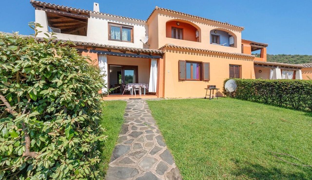 Apartment 'Lu Sulianu- T2' with Private Terrace, Private Garden and Air Conditioning