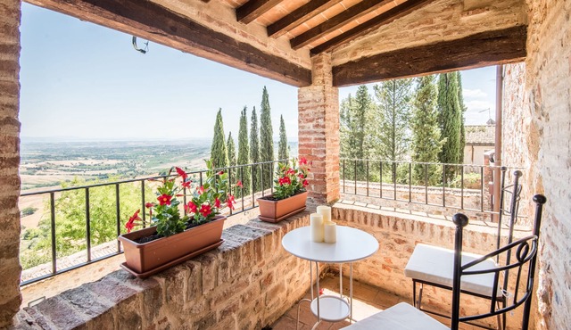 Apartment "Montefollonico La Terrazza" with terrace & WiFi in Cortona