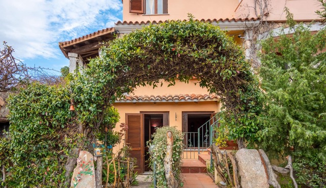 Apartment 'Villa Bouganville 2' with Garden