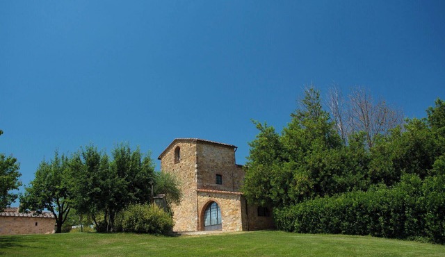 Apartment with pool, A/C, WIFI, TV, patio, pets allowed, panoramic view, close to Greve In Chianti