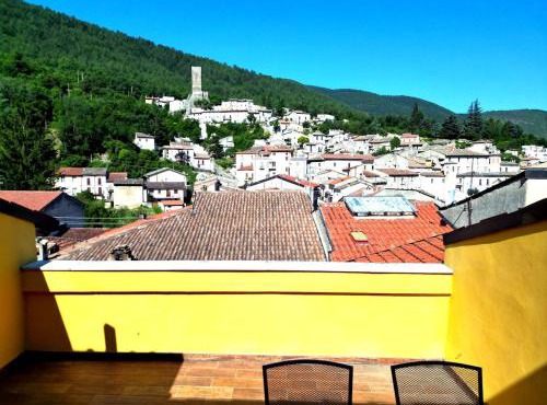 Apartment with Sunny Balcony overlooking Introdacqua