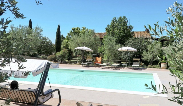 Beautiful private villa for 6 people with hot tub, private pool, WIFI, TV, patio and pets allowed