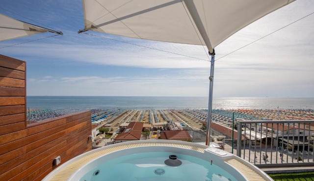 Beachfront Penthouse with private parking in Camaiore