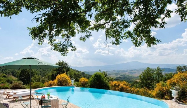Beautiful Tuscan farmhouse with private pool