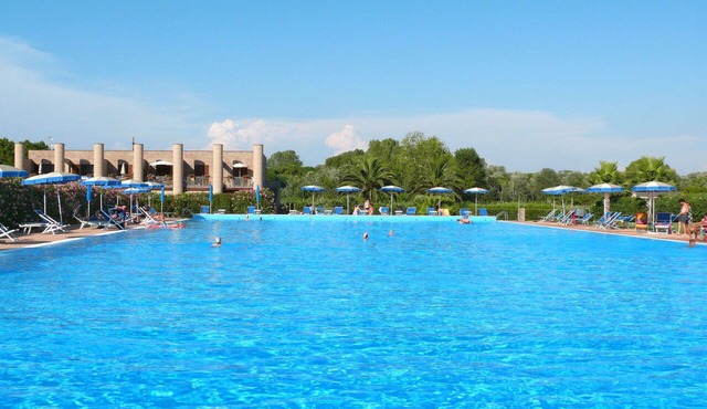 Beautiful apartment for 4 people with WIFI, pool, A/C, TV, terrace and pets allowed
