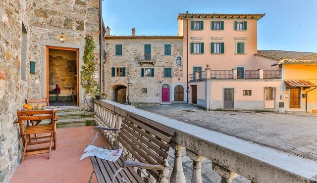 Beautiful private villa for 4 guests with WIFI, A/C, patio and pets allowed, close to Arezzo