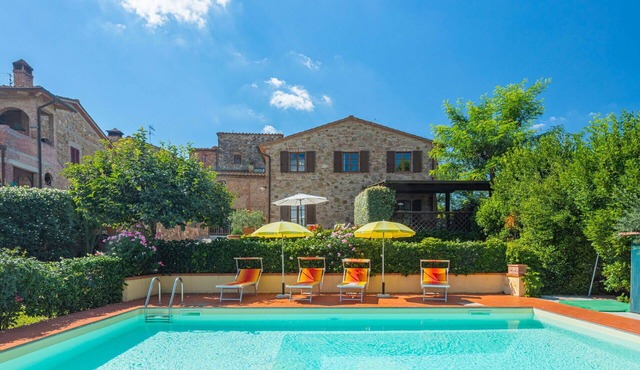 Beautiful private villa for 10 people with private pool, WIFI, TV and terrace in Gambassi Terme