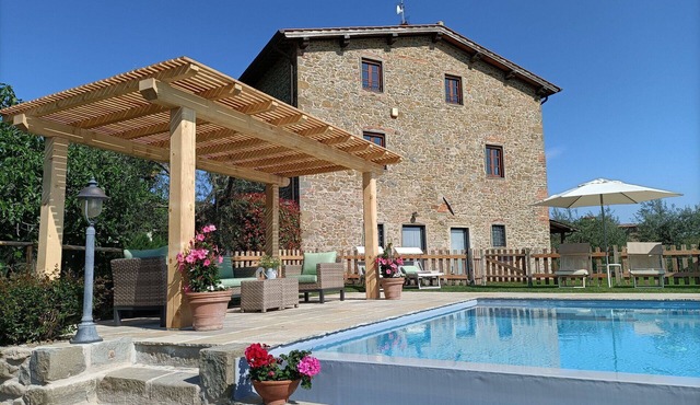 Beautiful private villa for 10 people with private pool, WIFI, A/C, TV, veranda and panoramic view
