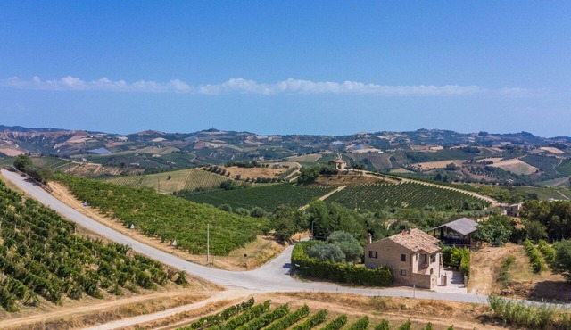 Beautiful private villa for 4 guests with terrace and panoramic view in Castorano