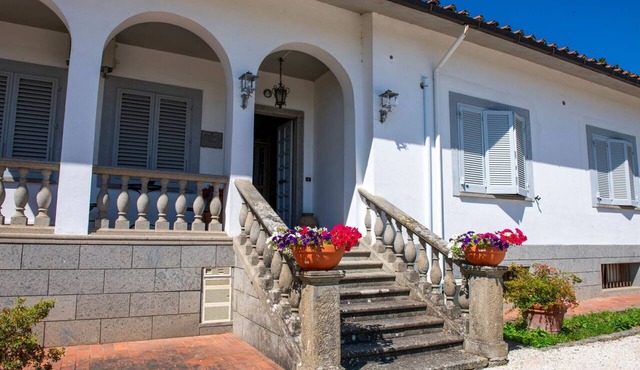 Beautiful private villa for 10 people with A/C, WIFI, private pool, TV, terrace and pets allowed