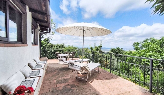 Beautiful private villa for 4 people with WIFI, A/C, TV, patio, pets allowed and panoramic view