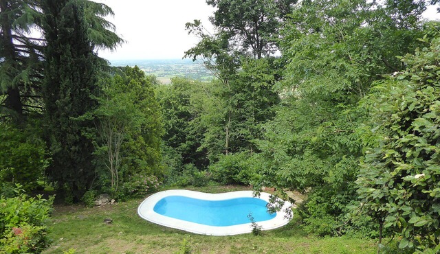 Beautiful private villa for 6 people with private pool, A/C, hot tub, WIFI and patio, close to P.