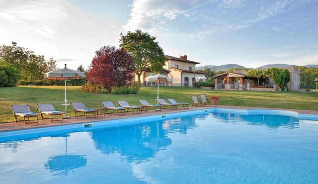 Beautiful private villa with private pool, WIFI, TV, patio, pets allowed and panoramic view