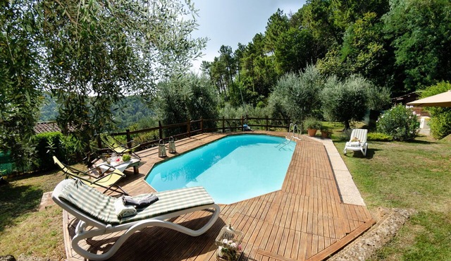 Beautiful villa for 5 guests with WIFI, private pool, TV, veranda and pets allowed