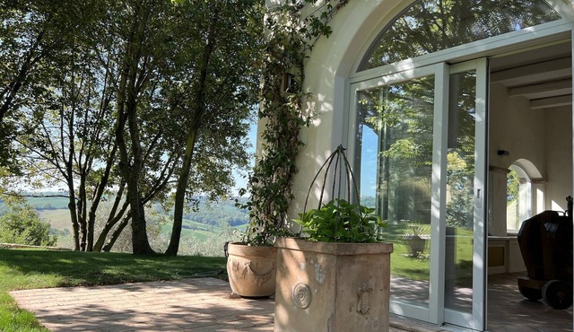 Beautiful villa nestled in the rolling hills in the green heart of Italy