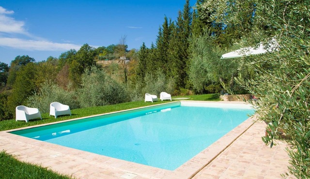 Beautiful Villa with large pool close to Rome in the Sabina Hills 6-14 guests