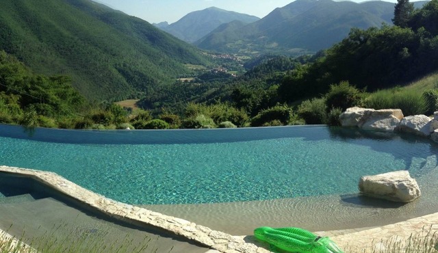 Beautifully Restored 16th Century Refuge With Infinity Pool And Stunning Views in Geppa