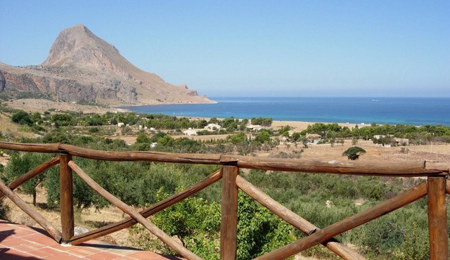 Bed & Breakfast in a renovated sea view farmhouse near San Vito lo Capo in Castelluzzo