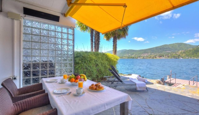 Bellariva On The Lake with View Balcony, Collina d'Oro, Switzerland