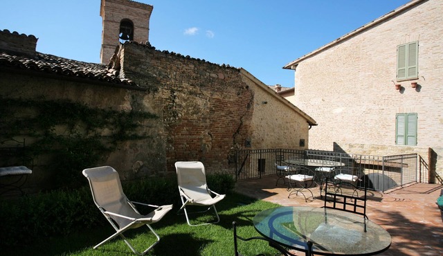 Benozzo vacation apartment with garden and pool
