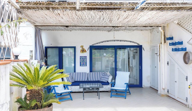 Blue of Capri, 15-minute walk to the Piazzetta, quiet and sunny area