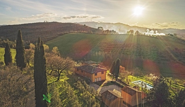 Bòggina, Petrolo winery.Exclusive farmstay with pool and garden.Walk to village.