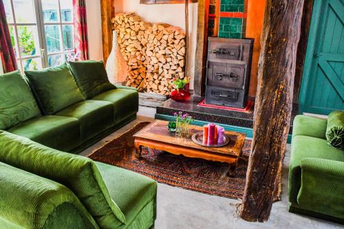 BoHo Experience Wellness, Jacuzzi, Sauna, BBQ, Garden, Sleeps 10 in Kockengen