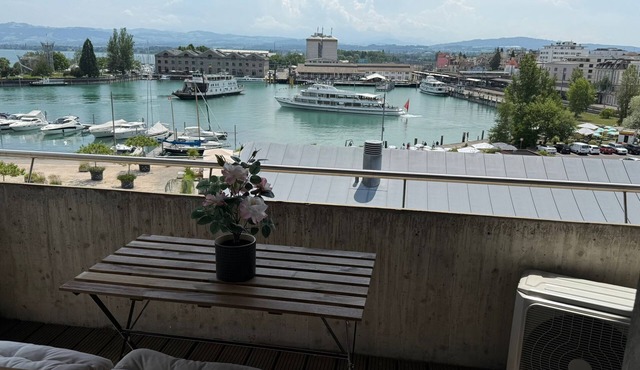 book2stay: Lakefront Apt w/Balcony, near Harbor & Station
