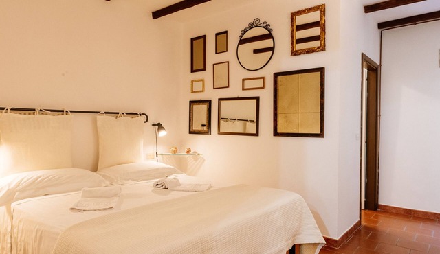 Borgo 2px apartment: bedroom, kitchen and bathroom.