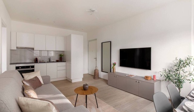 Brand new modern and stylish apartment with free parking space