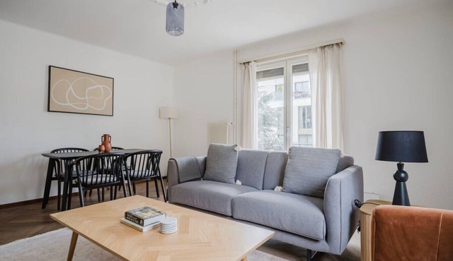 Bright 2-BR in Wipkingen — balcony, garden & tram nearby
