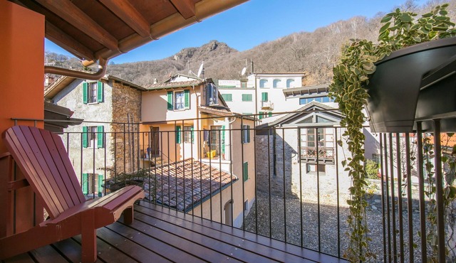 Ca' Melin with Balcony & Fireplace, Vezio, Switzerland