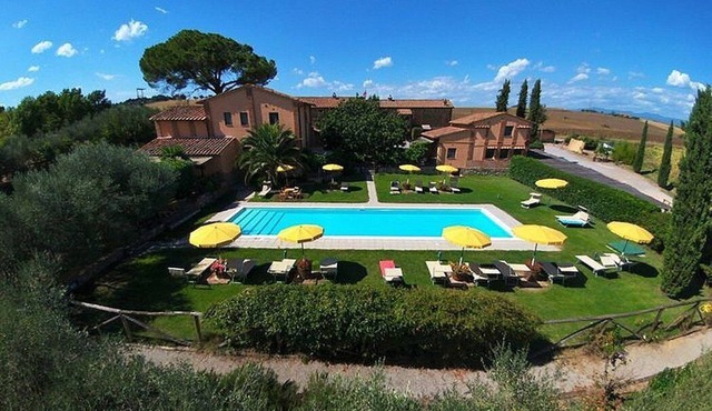 Casa Flora C: A characteristic and welcoming apartment that is part of a villa surrounded by the greenery, with Free WI-FI.